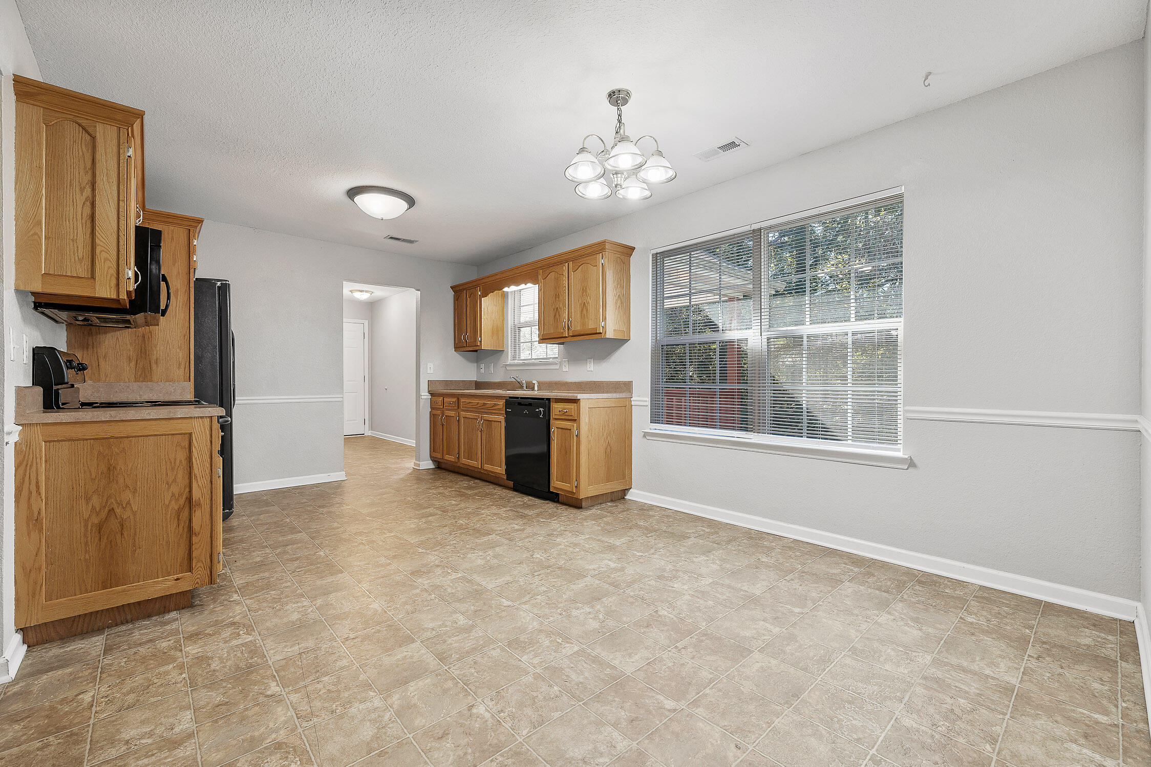 Chickamauga, Georgia 30707, United States, 3 Bedrooms Bedrooms, ,2 BathroomsBathrooms,Residential,Contingent,38007