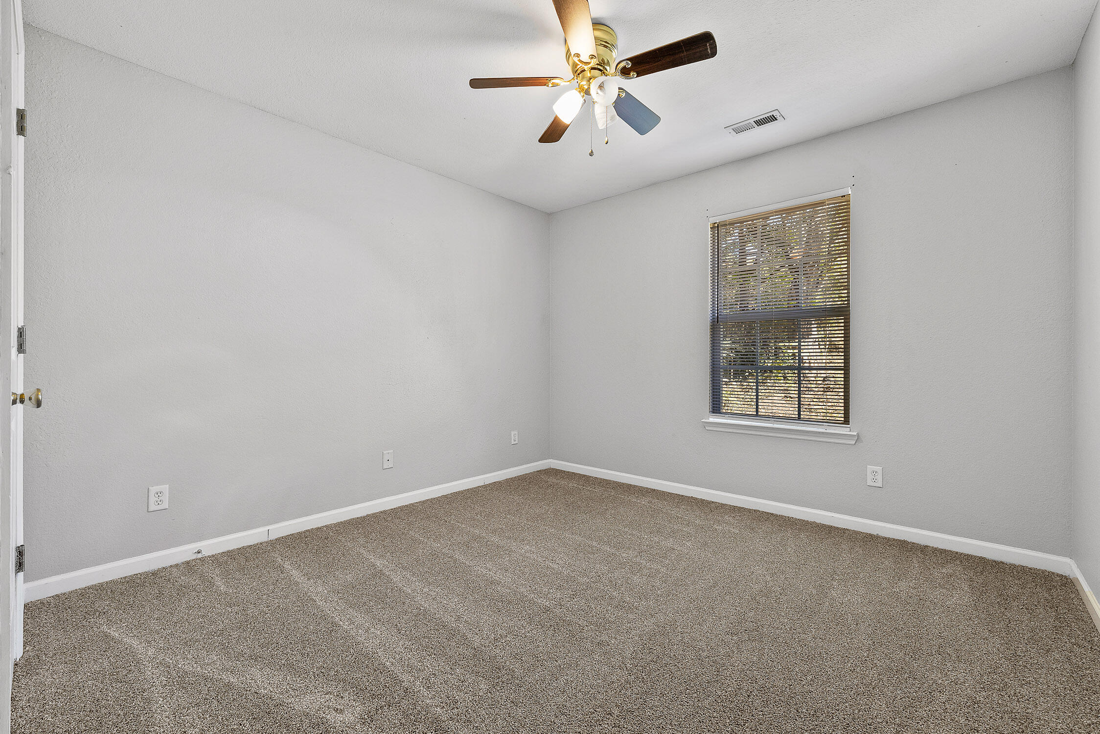 Chickamauga, Georgia 30707, United States, 3 Bedrooms Bedrooms, ,2 BathroomsBathrooms,Residential,Contingent,38007