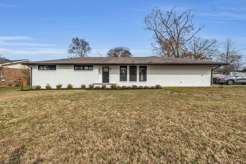 Photo of 47 Elaine Circle, Fort Oglethorpe, GA 30742 (MLS # 1528578)