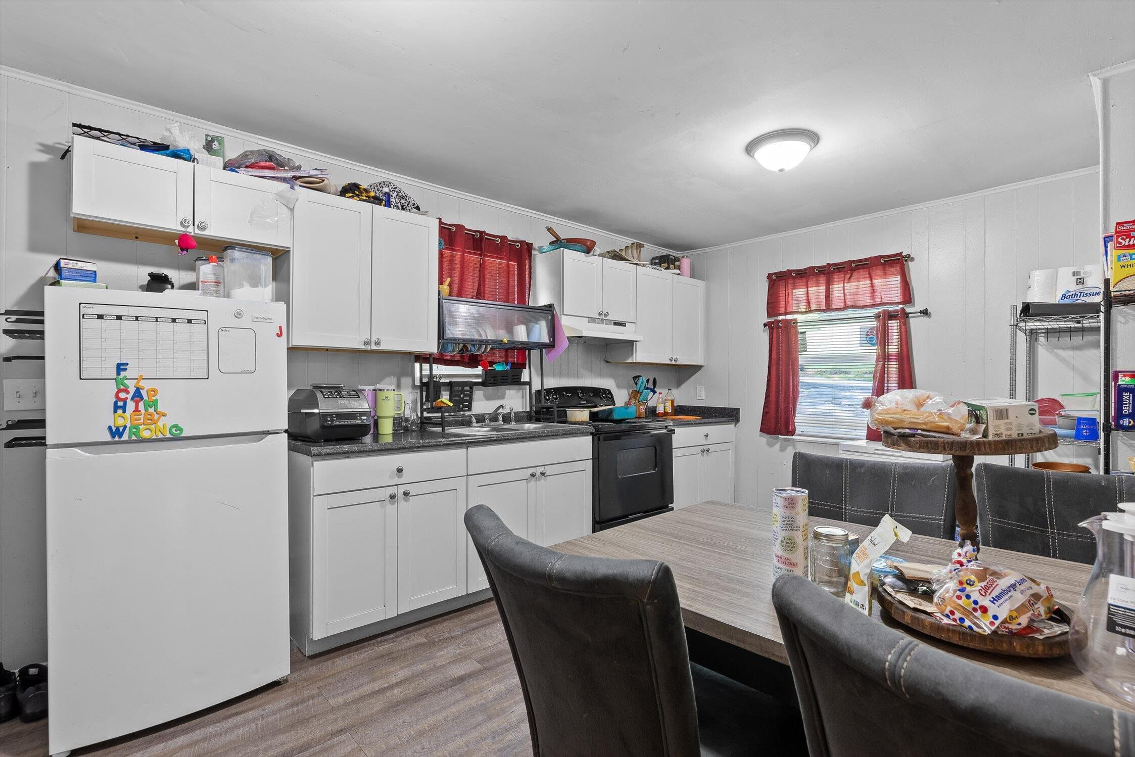 Chattanooga, Tennessee 37411, United States, 3 Bedrooms Bedrooms, ,2 BathroomsBathrooms,Residential,Active,195575