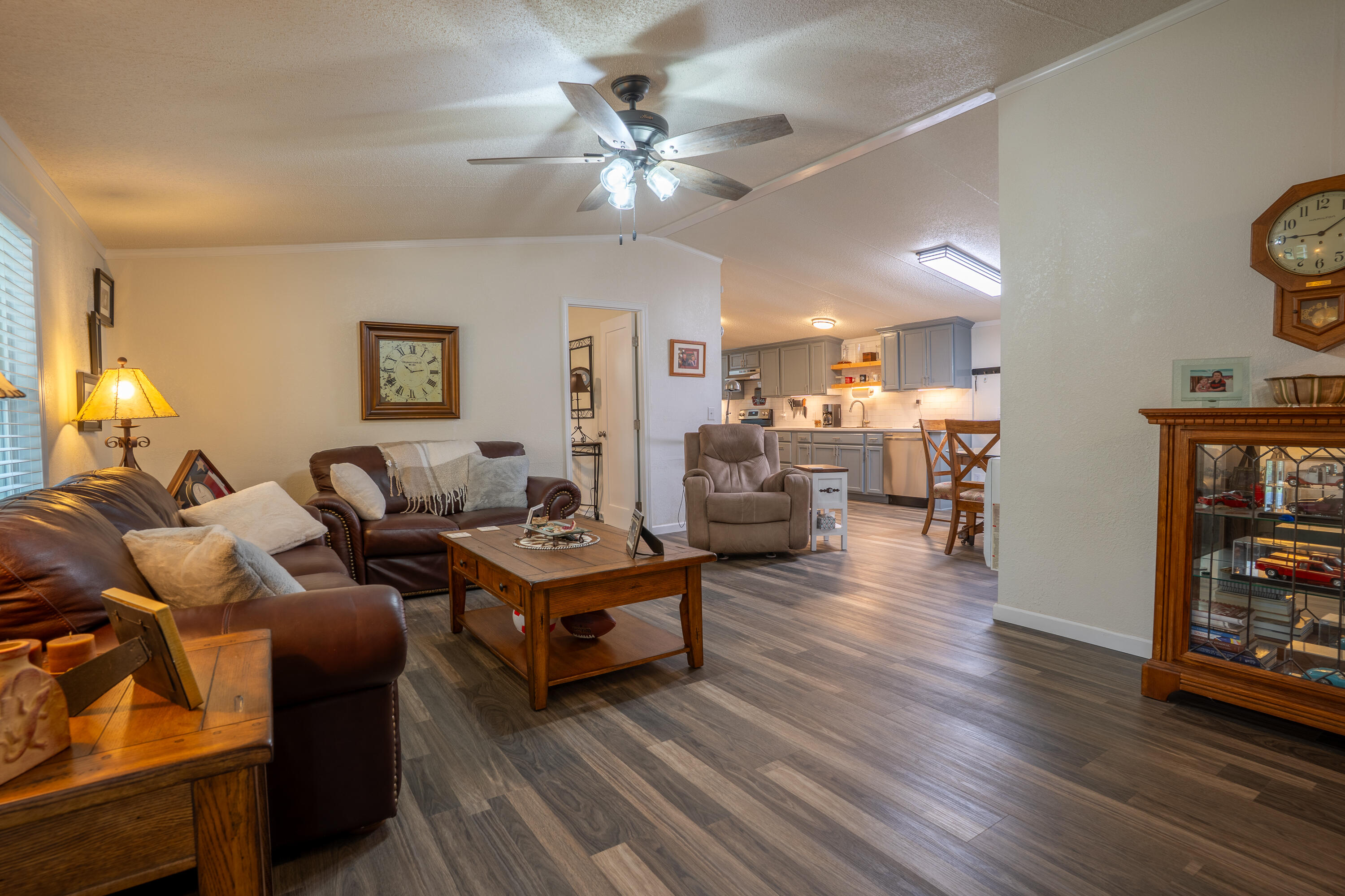 Flat Rock, Alabama 35966, United States, 4 Bedrooms Bedrooms, ,2 BathroomsBathrooms,Residential,Pending,216777