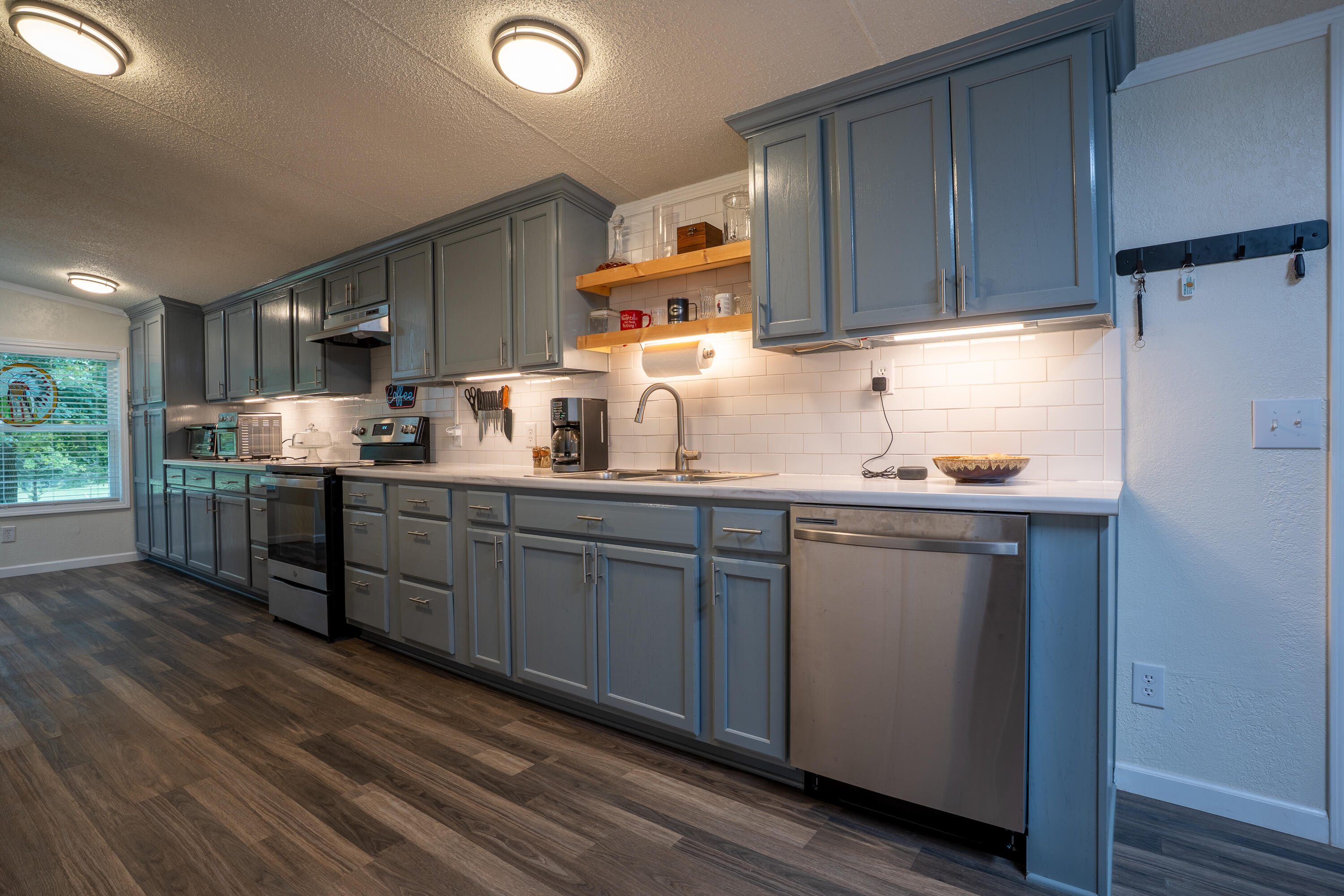 Flat Rock, Alabama 35966, United States, 4 Bedrooms Bedrooms, ,2 BathroomsBathrooms,Residential,Pending,216777