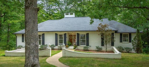 Photo of 1102 Havenwood Drive, Signal Mountain, TN 37377 (MLS # 1541509)