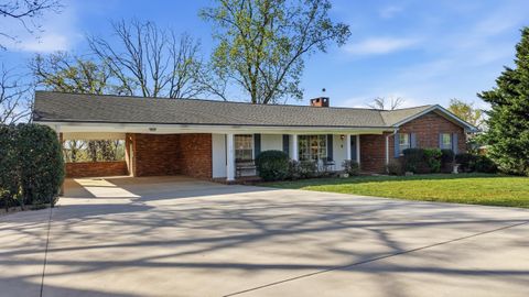 Photo of 710 Highview Drive, Chattanooga, TN 37415 (MLS # 1531153)