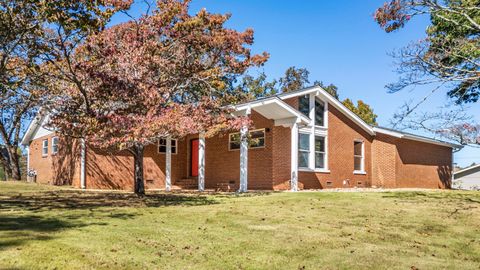 Photo of 5821 Quail Hollow Circle, Chattanooga, TN 37416 (MLS # 1522047)