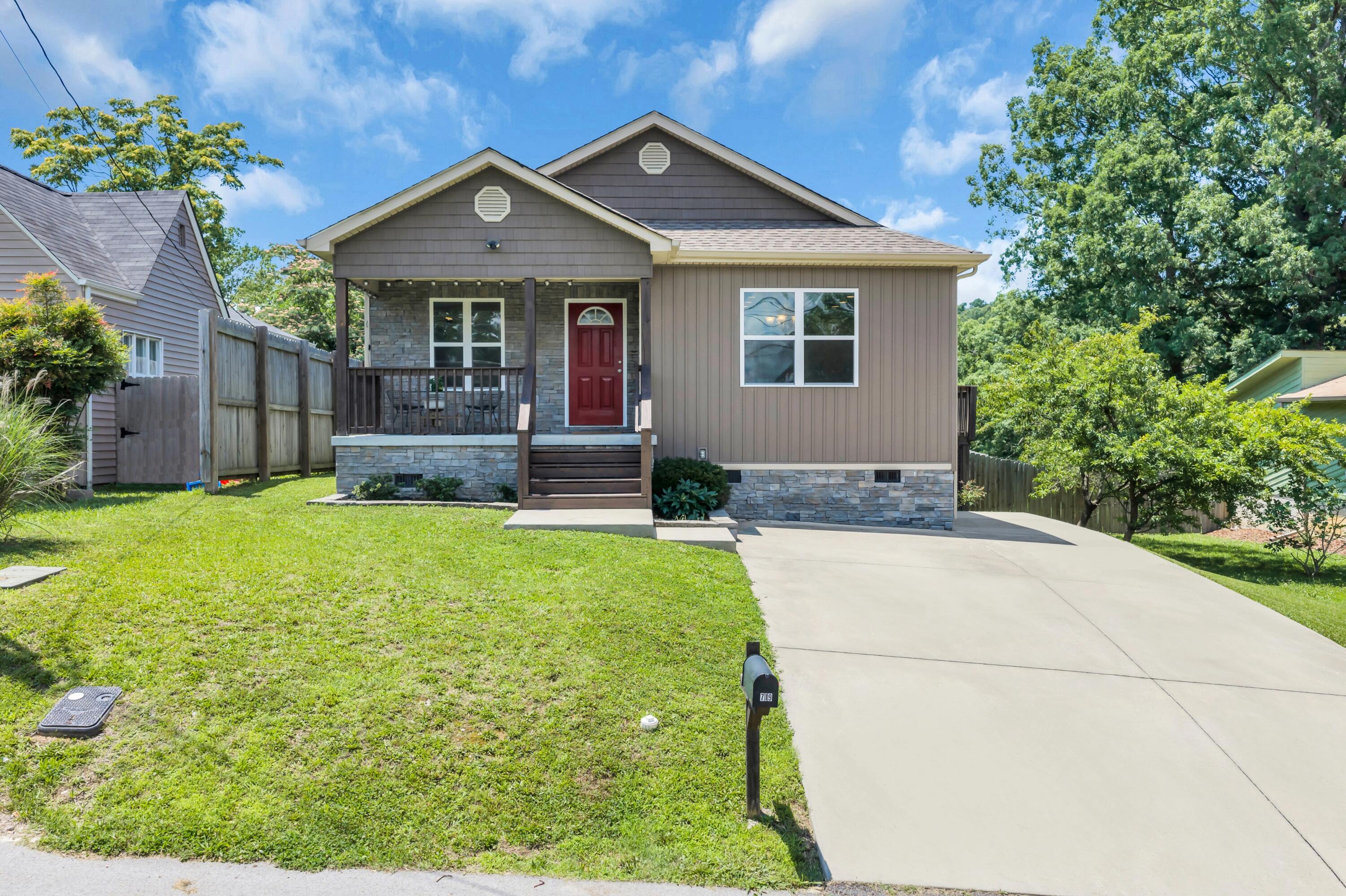 Photo 1 of 37 — 719 Hargraves Avenue, Chattanooga, TN 37411