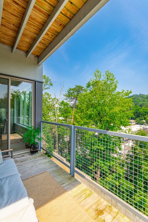 Tiny photo for 411 Fairpoint Street, Chattanooga, TN 37405 (MLS # 1526070)