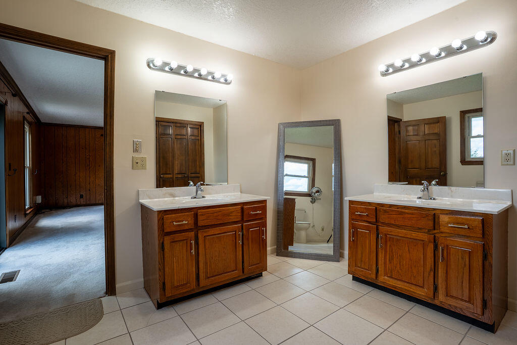 Trenton, Georgia 30752, United States, 4 Bedrooms Bedrooms, ,4 BathroomsBathrooms,Residential,Active,174179