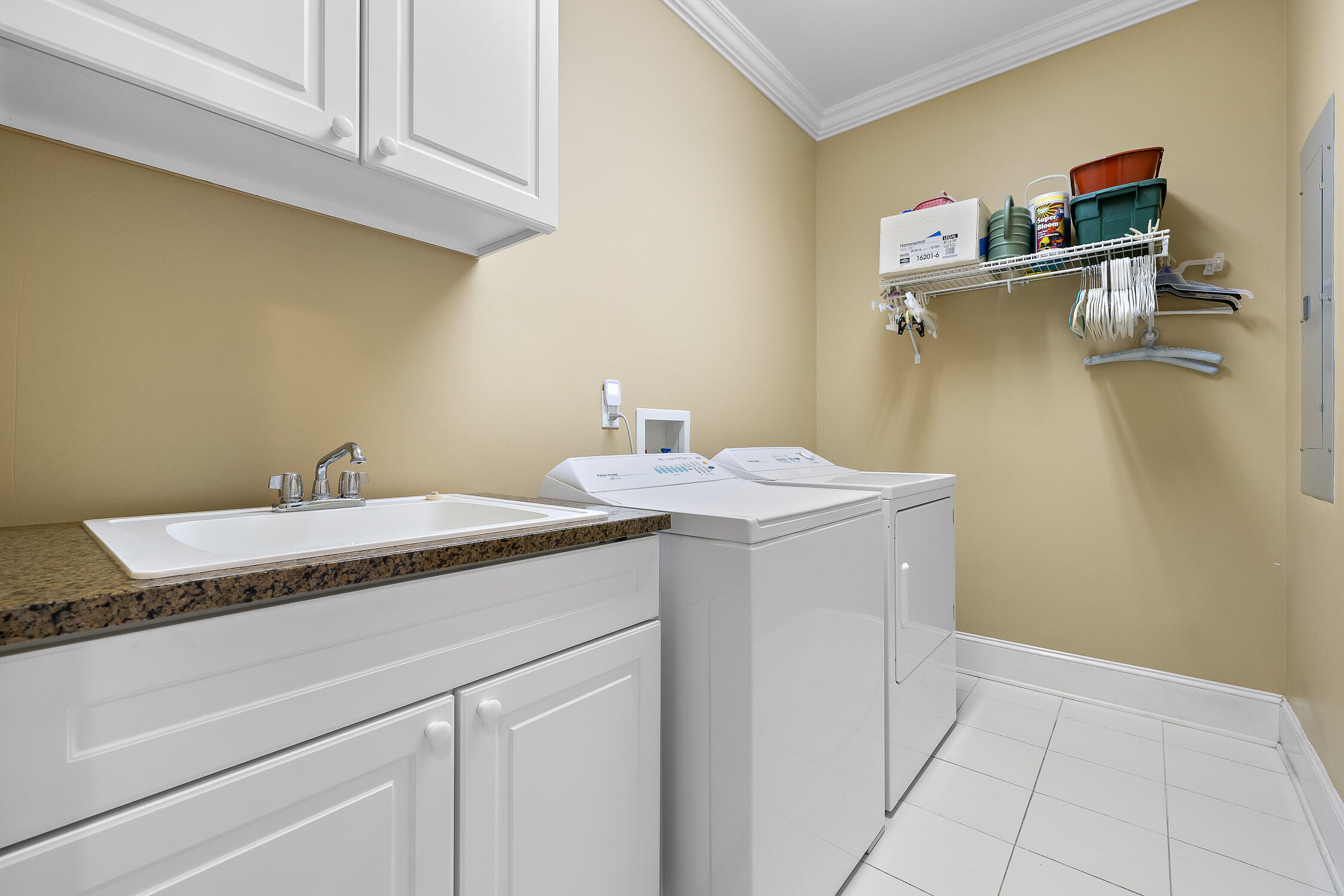 Chattanooga, Tennessee 37419, United States, 4 Bedrooms Bedrooms, ,4 BathroomsBathrooms,Residential,Pending,52913