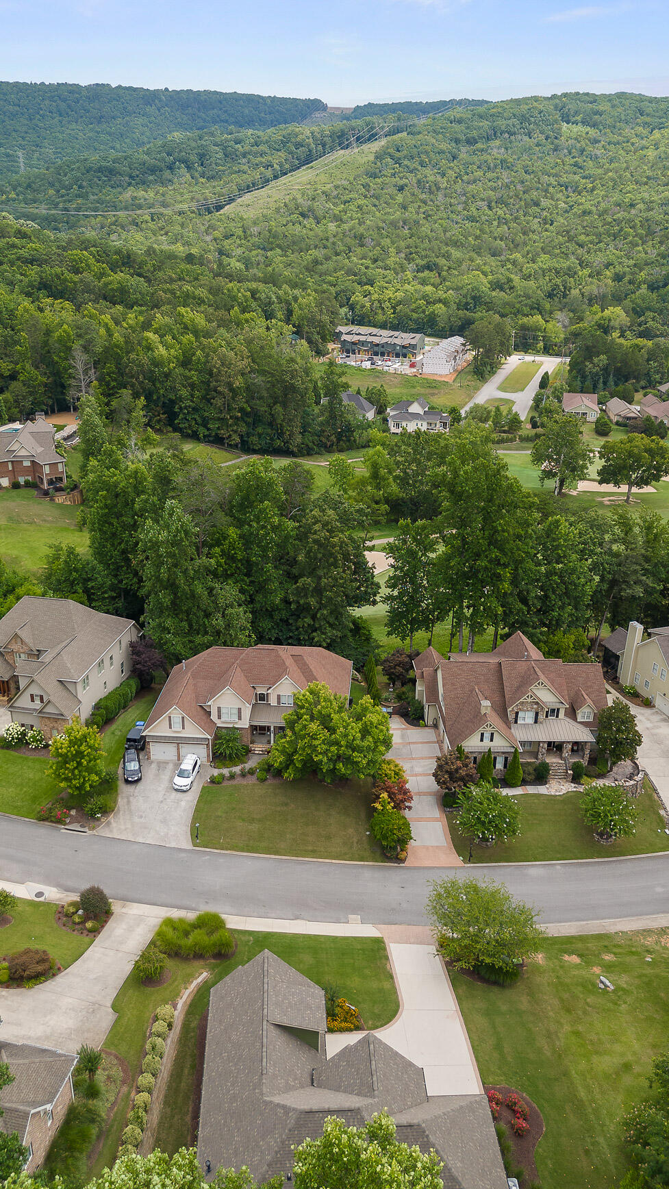 Chattanooga, Tennessee 37419, United States, 4 Bedrooms Bedrooms, ,4 BathroomsBathrooms,Residential,Pending,52913