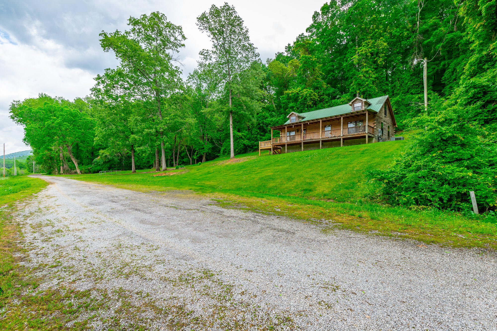 325 Evening Shadow Lane, Whitwell, Tennessee image 2