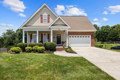 Photo of 10496 Sovereign Pointe Drive, Soddy Daisy, TN 37379 (MLS # 1515590)