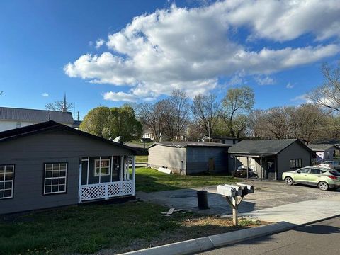 Photo of 1600/1610 Chippewa Avenue SE, Cleveland, TN 37311 (MLS # 1508088) Photo of 1600/1610 Chippewa Avenue SE, Cleveland, TN 37311 (MLS # 1508088)