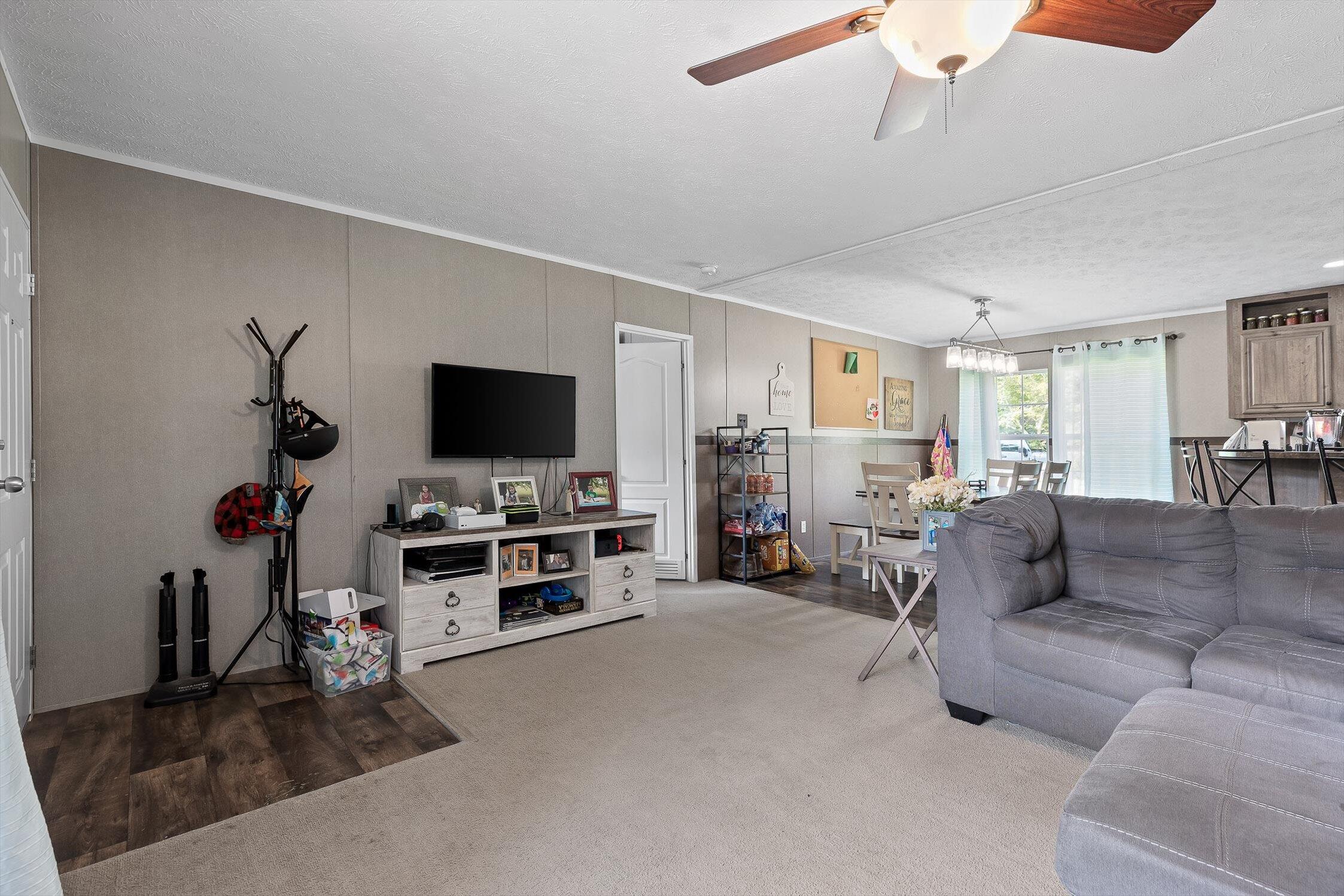 South Pittsburg, Tennessee 37380, United States, 4 Bedrooms Bedrooms, ,2 BathroomsBathrooms,Residential,Active,184988