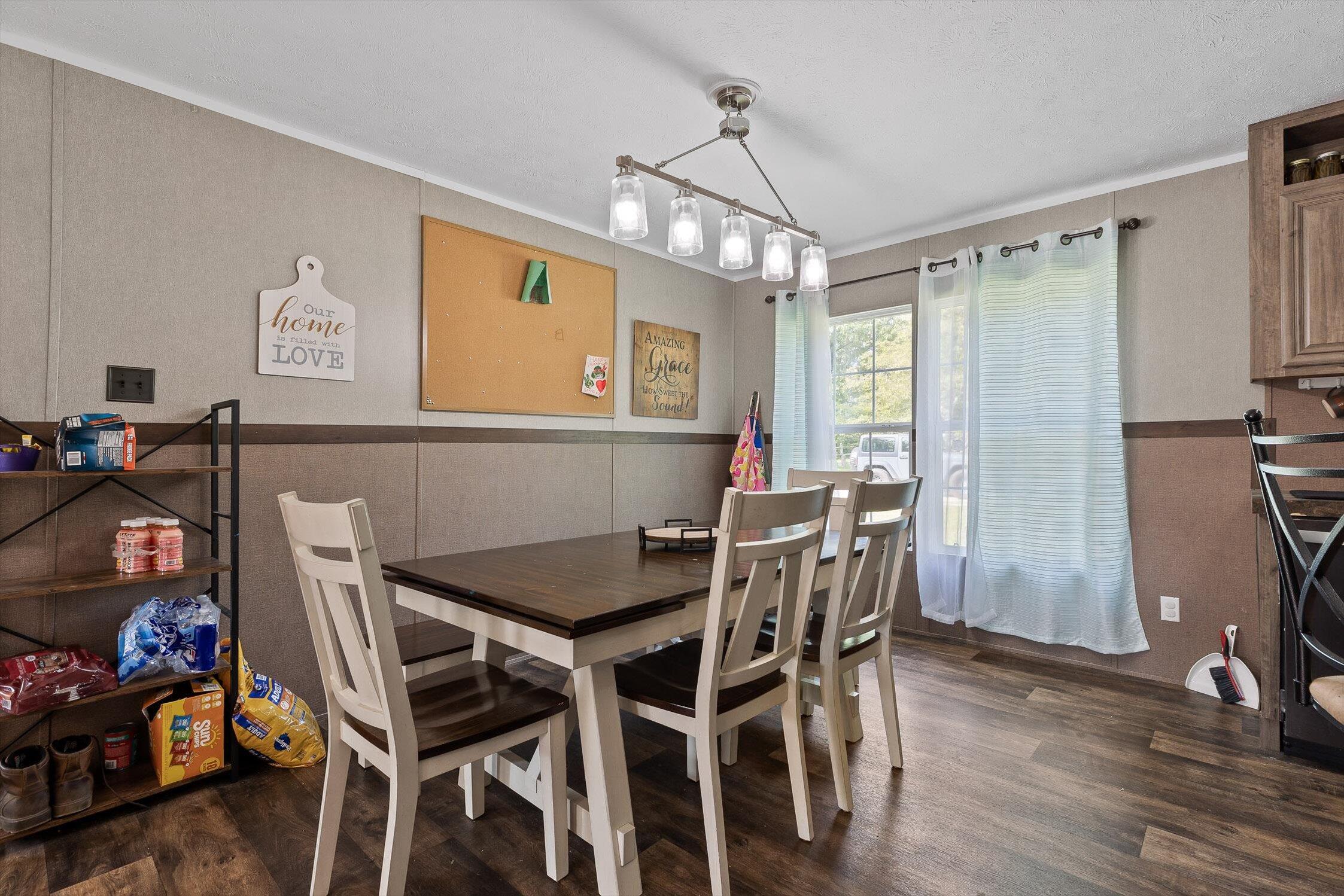 South Pittsburg, Tennessee 37380, United States, 4 Bedrooms Bedrooms, ,2 BathroomsBathrooms,Residential,Active,184988