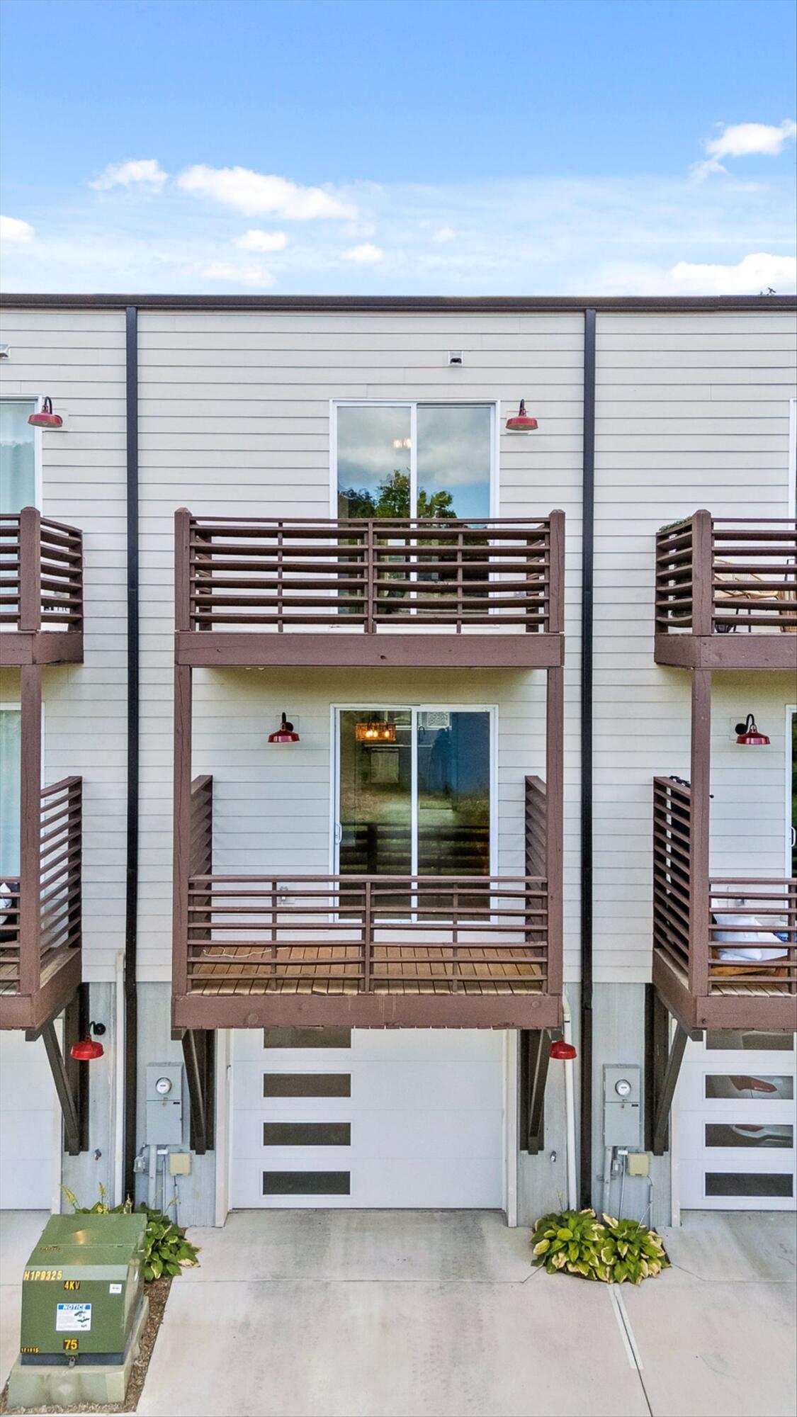 Chattanooga, Tennessee 37405, United States, 2 Bedrooms Bedrooms, ,3 BathroomsBathrooms,Residential,Active,174382