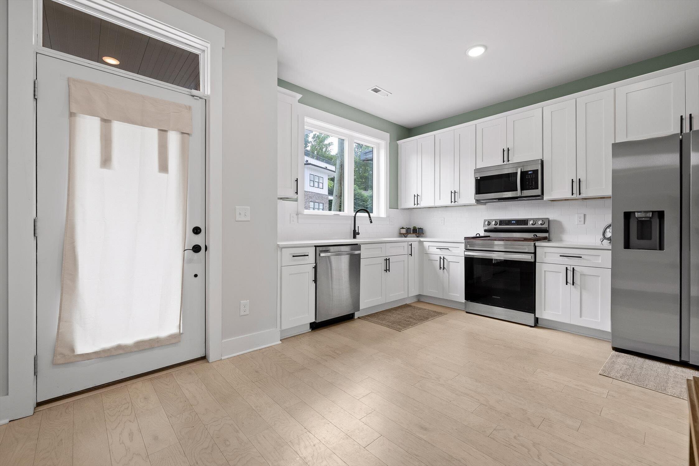 Chattanooga, Tennessee 37405, United States, 2 Bedrooms Bedrooms, ,3 BathroomsBathrooms,Residential,Active,174382