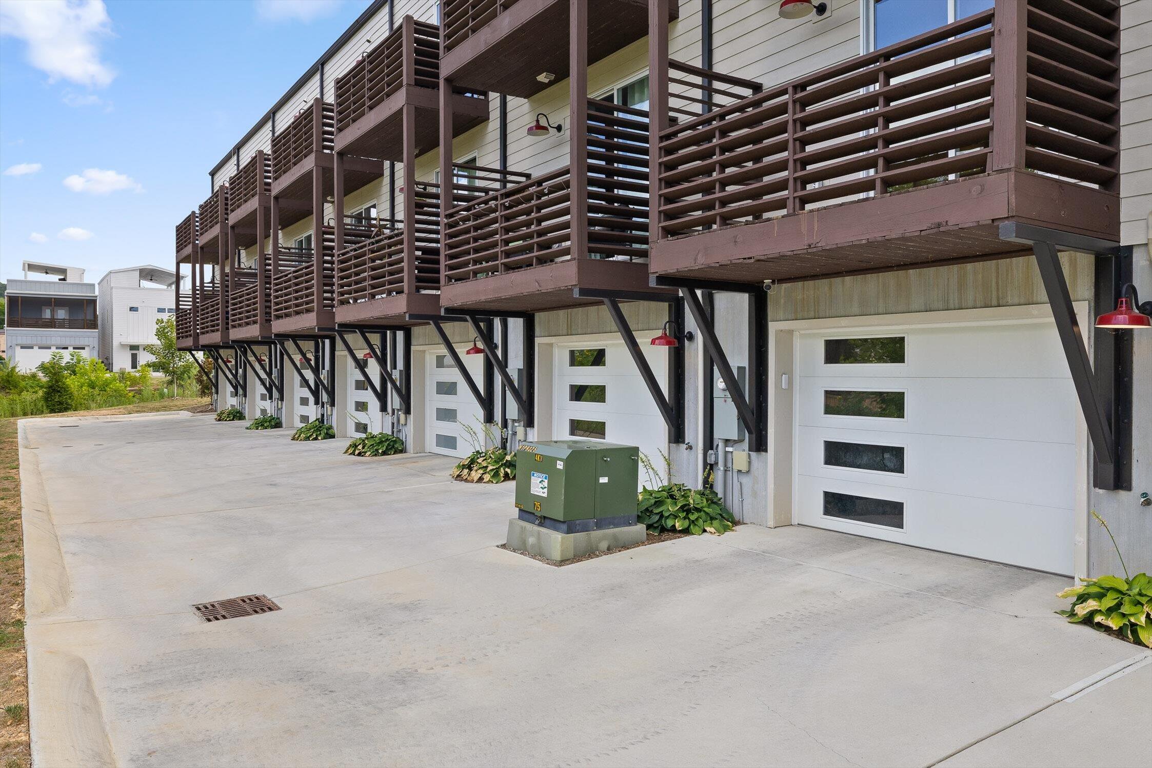 Chattanooga, Tennessee 37405, United States, 2 Bedrooms Bedrooms, ,3 BathroomsBathrooms,Residential,Active,174382