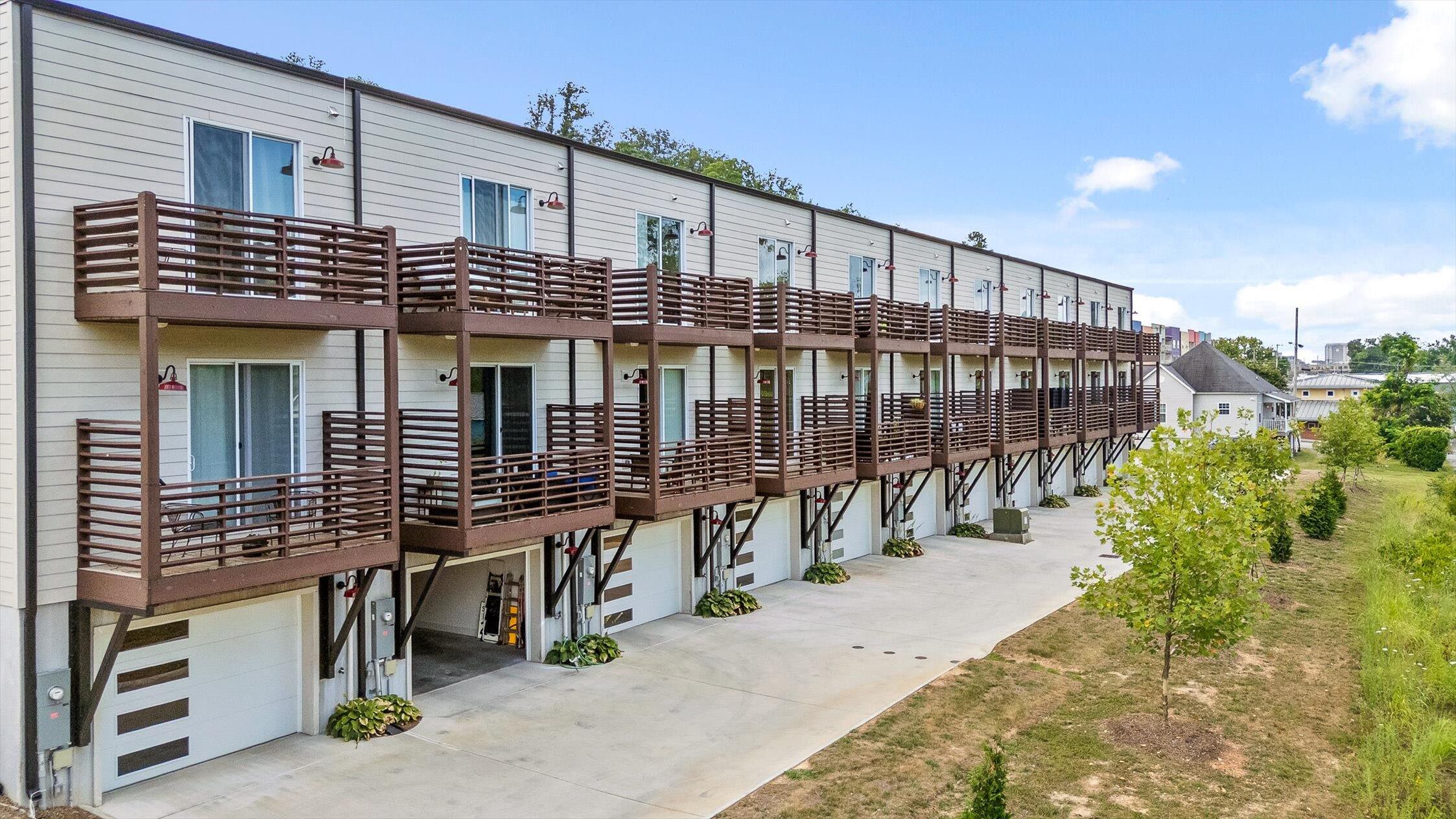 Chattanooga, Tennessee 37405, United States, 2 Bedrooms Bedrooms, ,3 BathroomsBathrooms,Residential,Active,174382