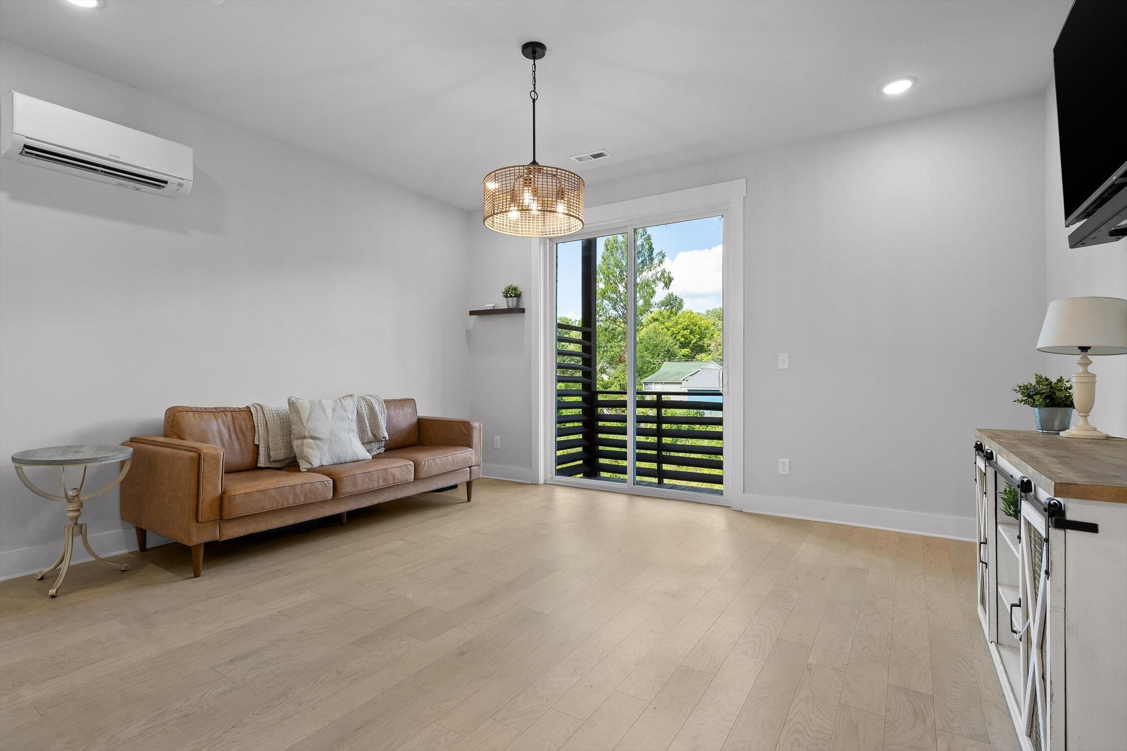 Chattanooga, Tennessee 37405, United States, 2 Bedrooms Bedrooms, ,3 BathroomsBathrooms,Residential,Active,174382