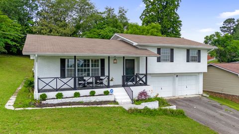 Photo of 1717 E Rebel Road, Rossville, GA 30741 (MLS # 1517360)