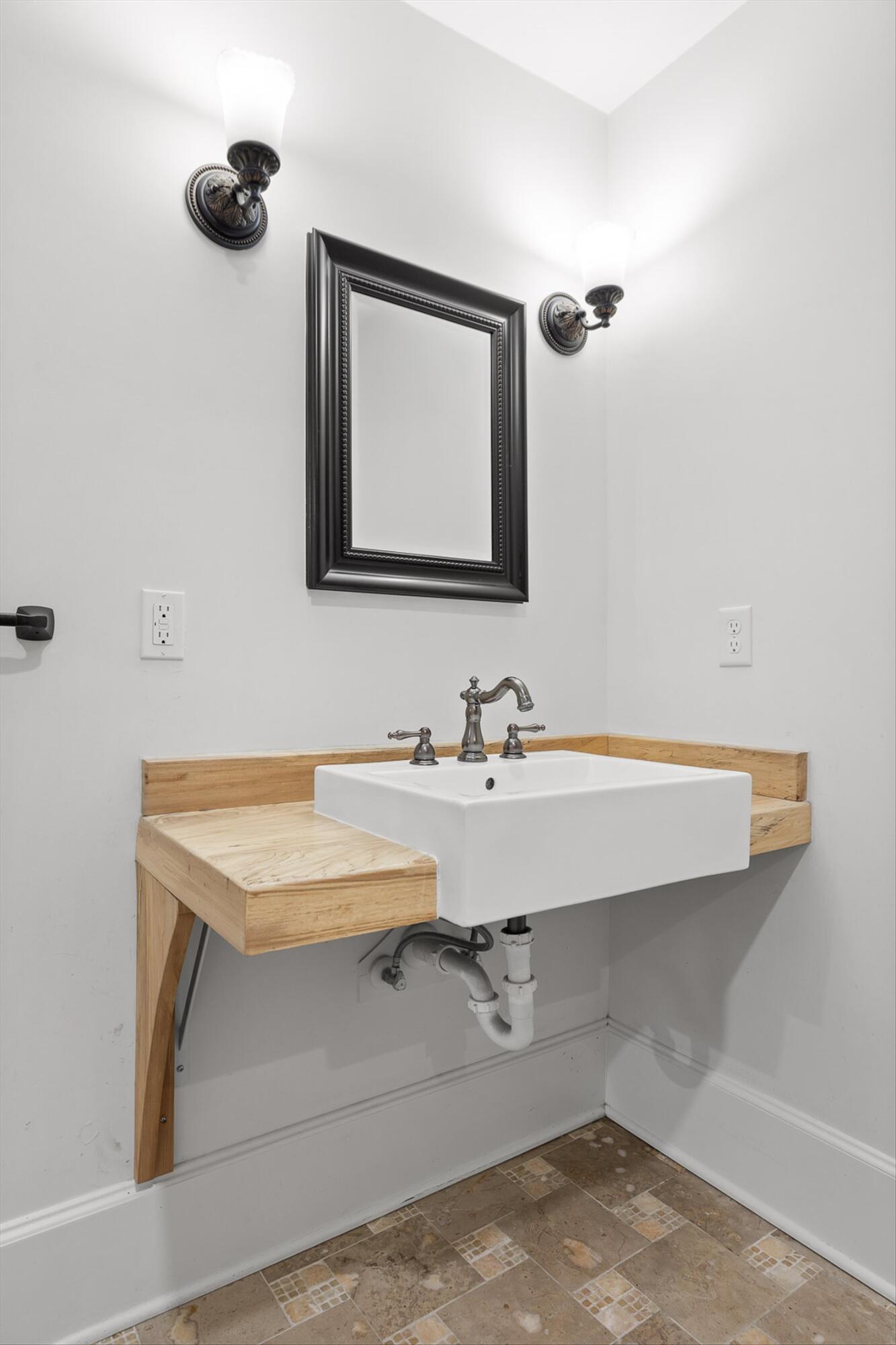 Chattanooga, Tennessee 37411, United States, 4 Bedrooms Bedrooms, ,3 BathroomsBathrooms,Residential,Active,239545