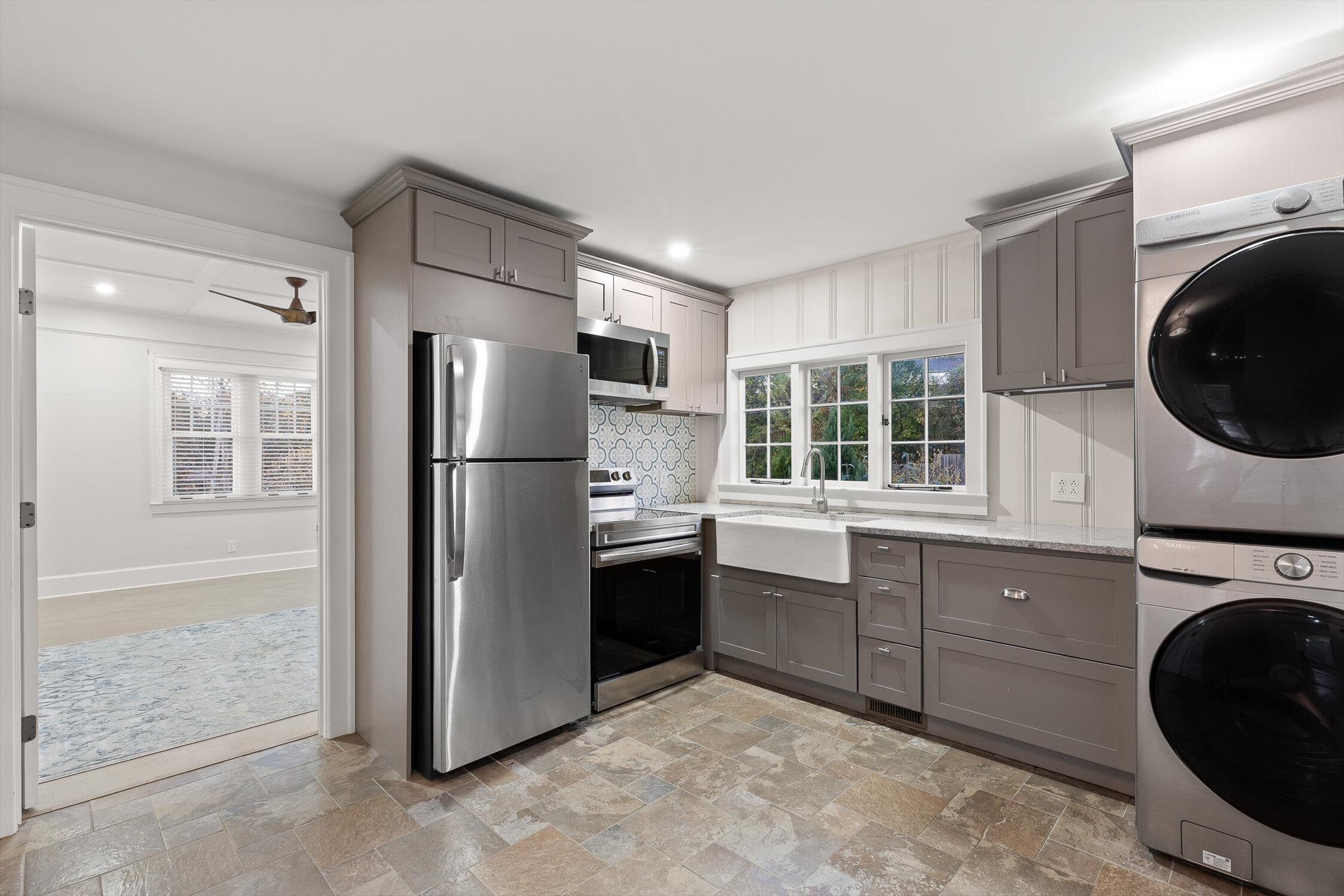 Chattanooga, Tennessee 37411, United States, 4 Bedrooms Bedrooms, ,3 BathroomsBathrooms,Residential,Active,239545