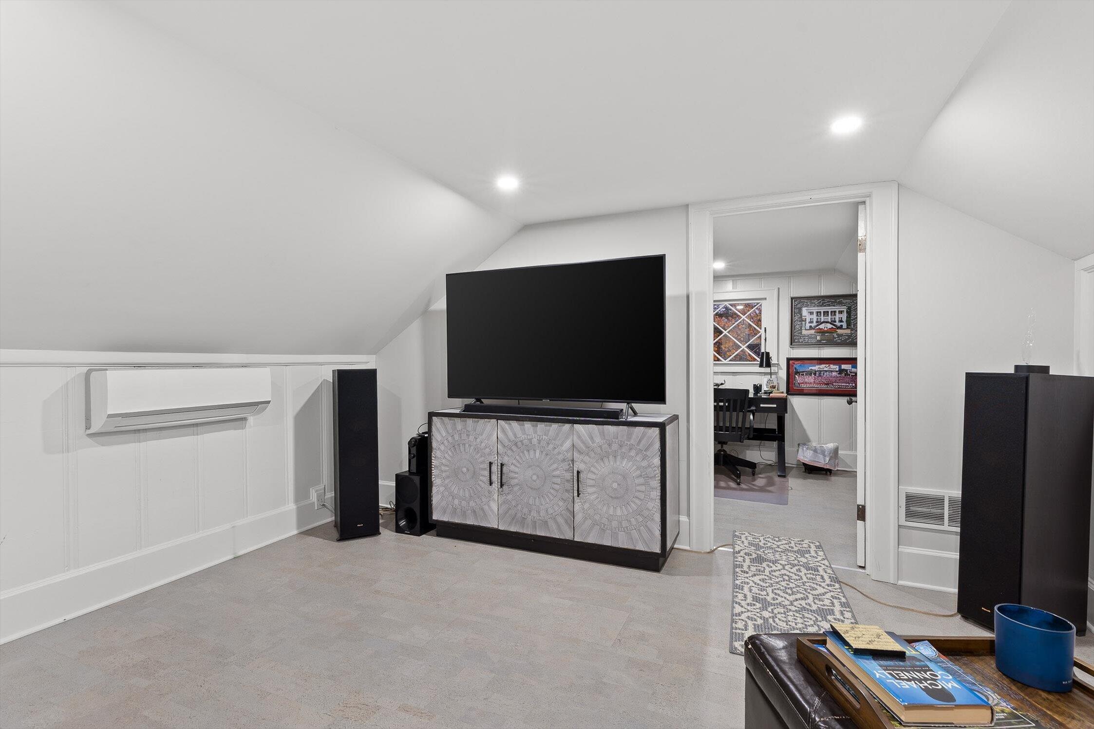 Chattanooga, Tennessee 37411, United States, 4 Bedrooms Bedrooms, ,3 BathroomsBathrooms,Residential,Active,239545