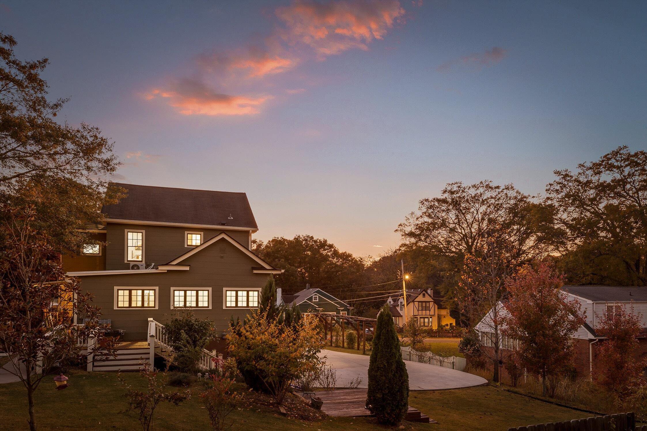 Chattanooga, Tennessee 37411, United States, 4 Bedrooms Bedrooms, ,3 BathroomsBathrooms,Residential,Active,239545