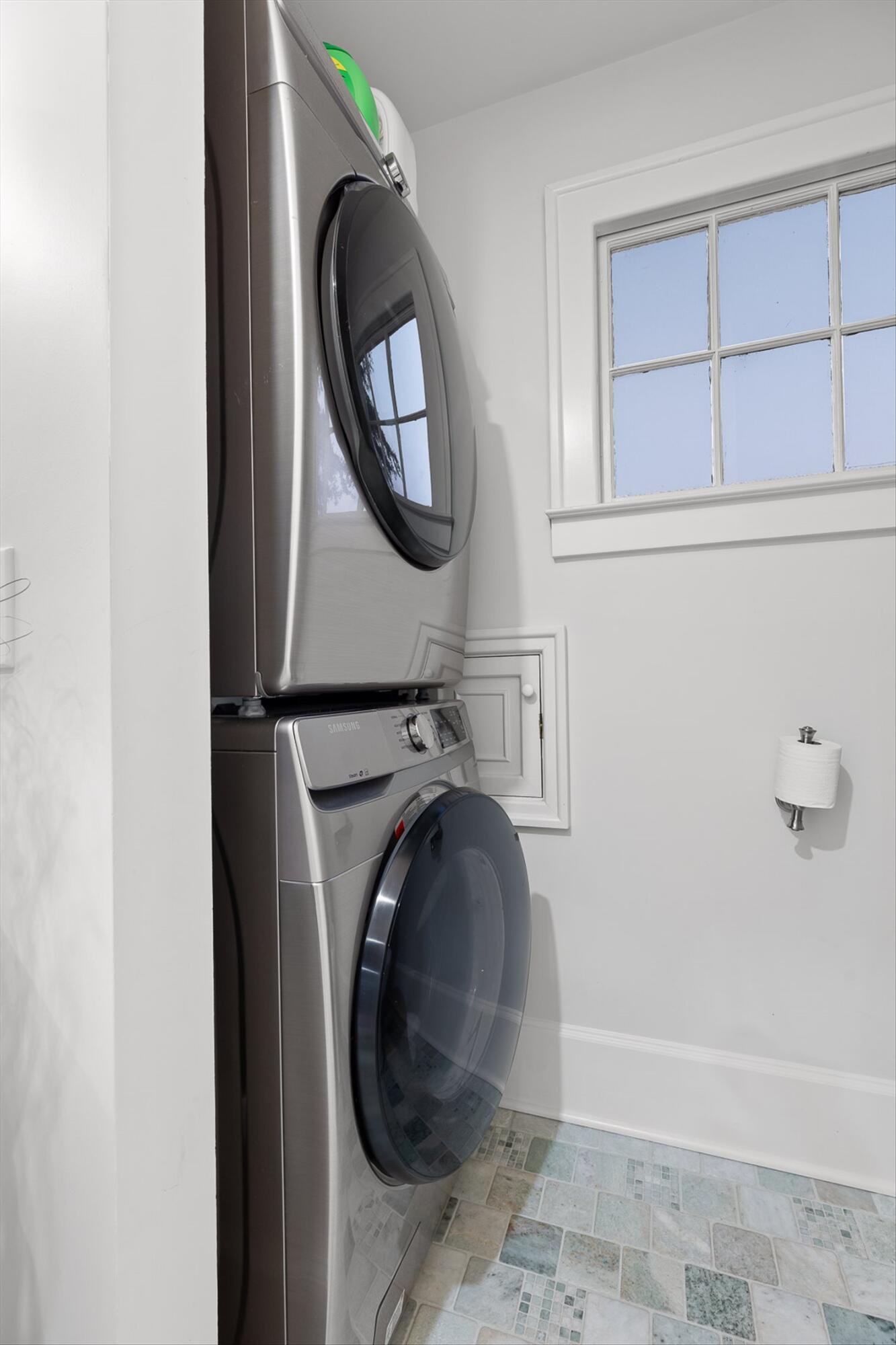 Chattanooga, Tennessee 37411, United States, 4 Bedrooms Bedrooms, ,3 BathroomsBathrooms,Residential,Active,239545