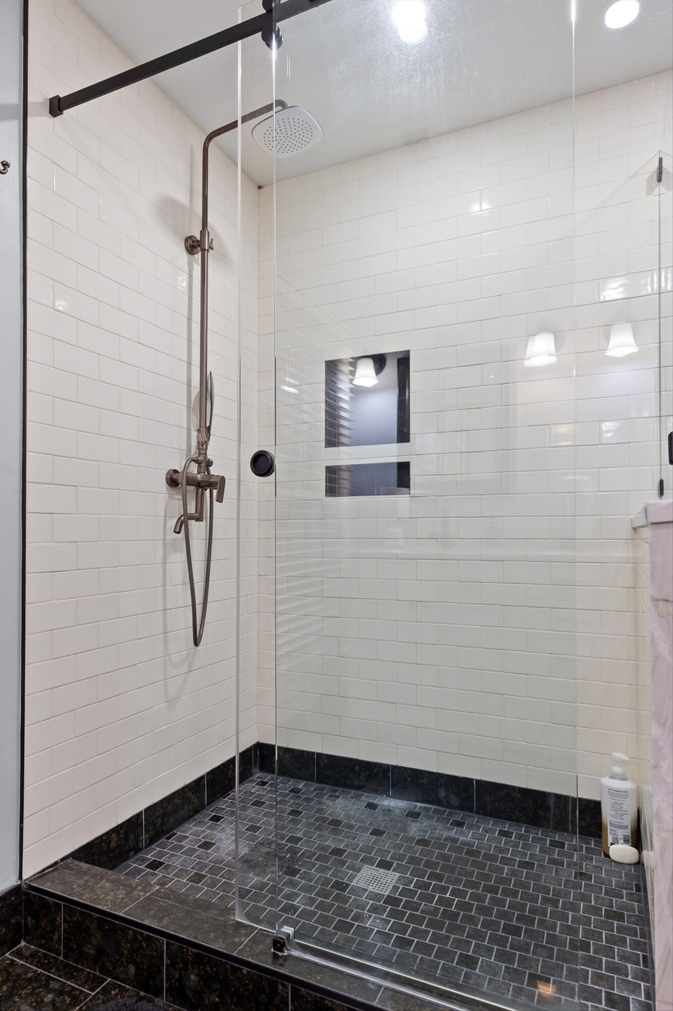 Chattanooga, Tennessee 37411, United States, 4 Bedrooms Bedrooms, ,3 BathroomsBathrooms,Residential,Active,239545