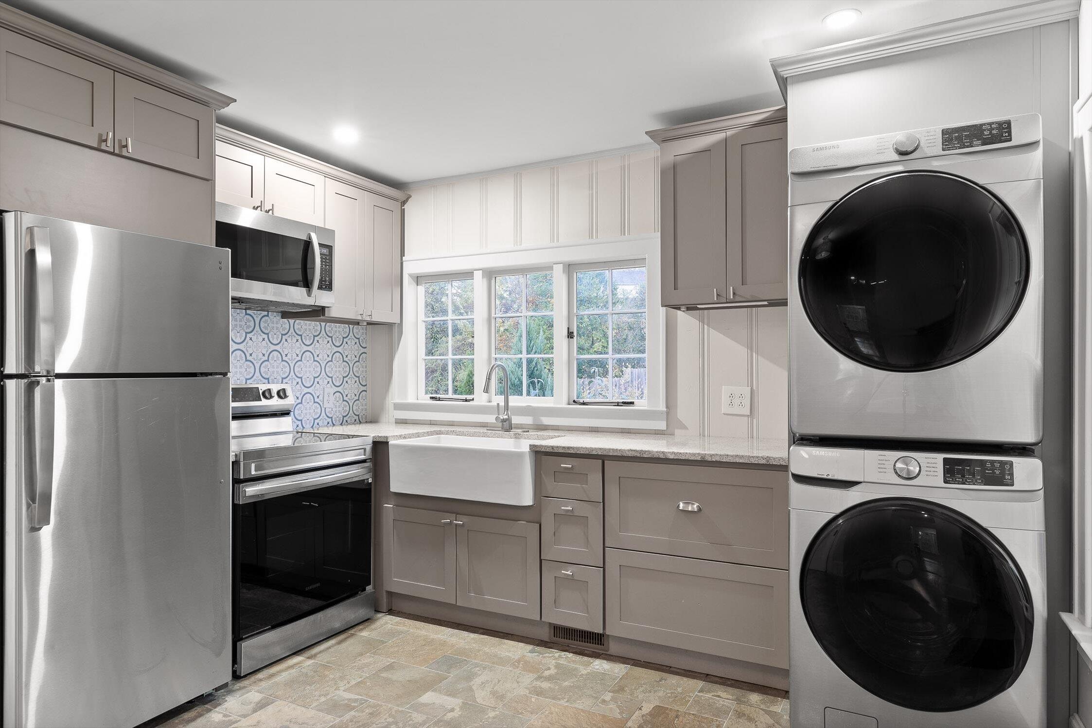 Chattanooga, Tennessee 37411, United States, 4 Bedrooms Bedrooms, ,3 BathroomsBathrooms,Residential,Active,239545