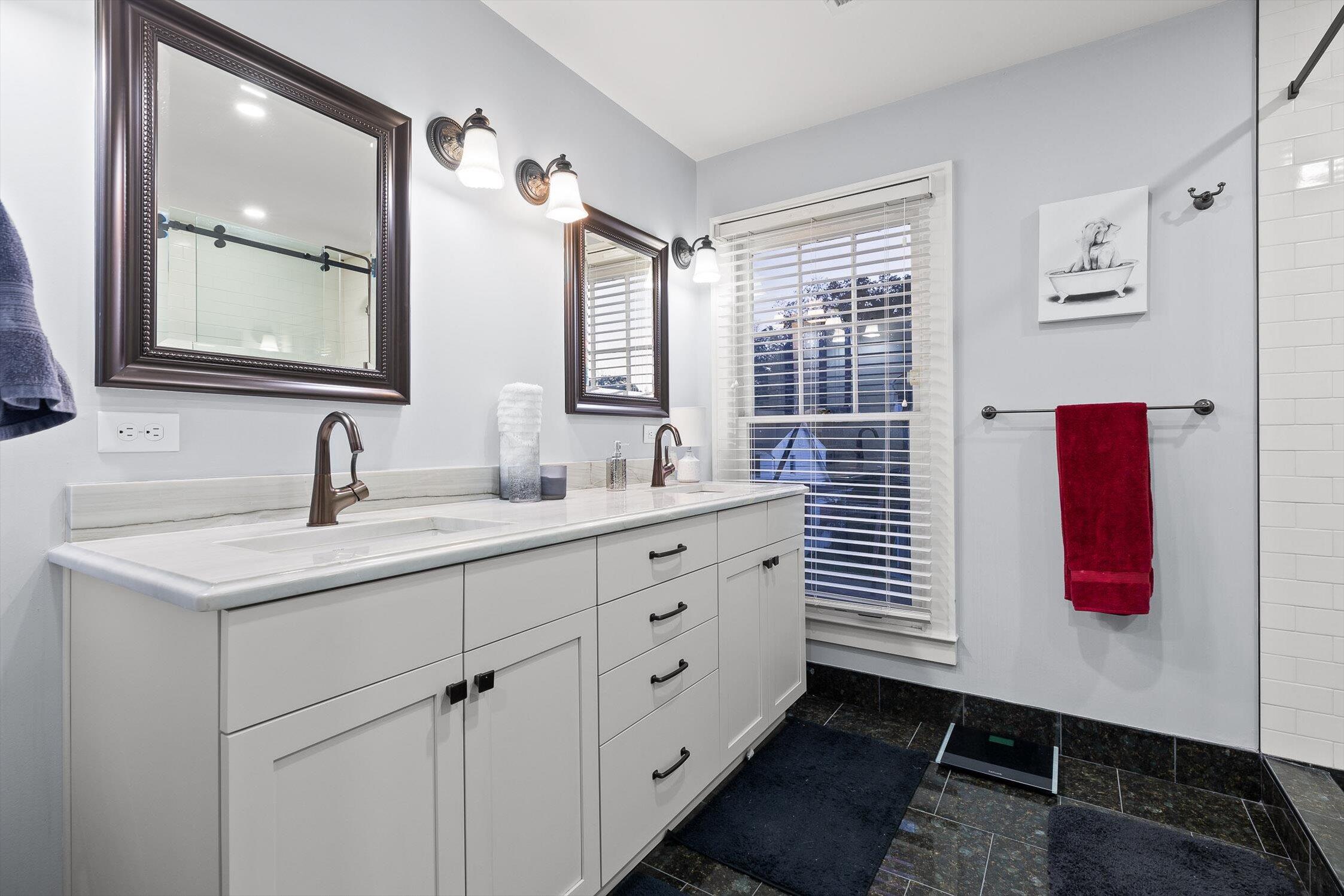 Chattanooga, Tennessee 37411, United States, 4 Bedrooms Bedrooms, ,3 BathroomsBathrooms,Residential,Active,239545