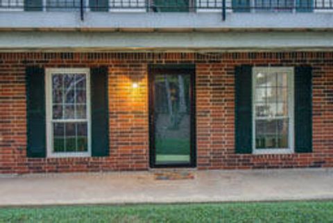 Photo of 900 Mountain Creek Road, Chattanooga, TN 37405 (MLS # 1522882)