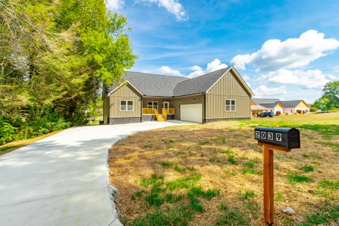 Photo of 2039 Linwood Circle, Soddy Daisy, TN 37379 (MLS # 1544337)