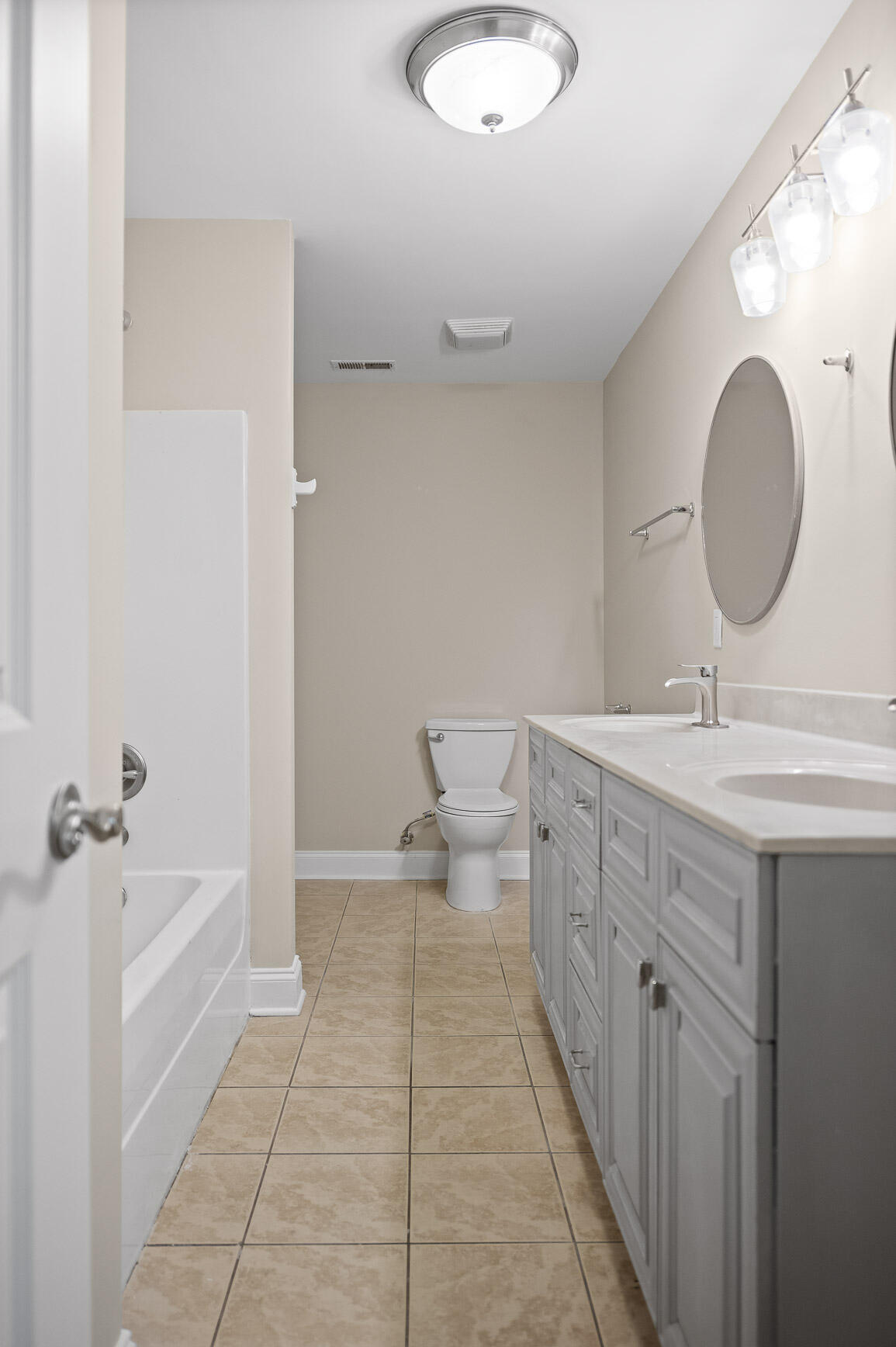 Chattanooga, Tennessee 37421, United States, 5 Bedrooms Bedrooms, ,3 BathroomsBathrooms,Residential,Active,82495