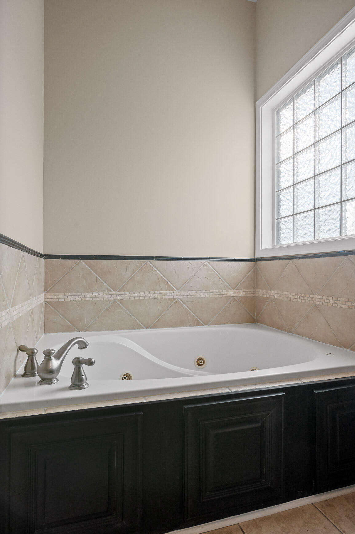 Chattanooga, Tennessee 37421, United States, 5 Bedrooms Bedrooms, ,3 BathroomsBathrooms,Residential,Active,82495