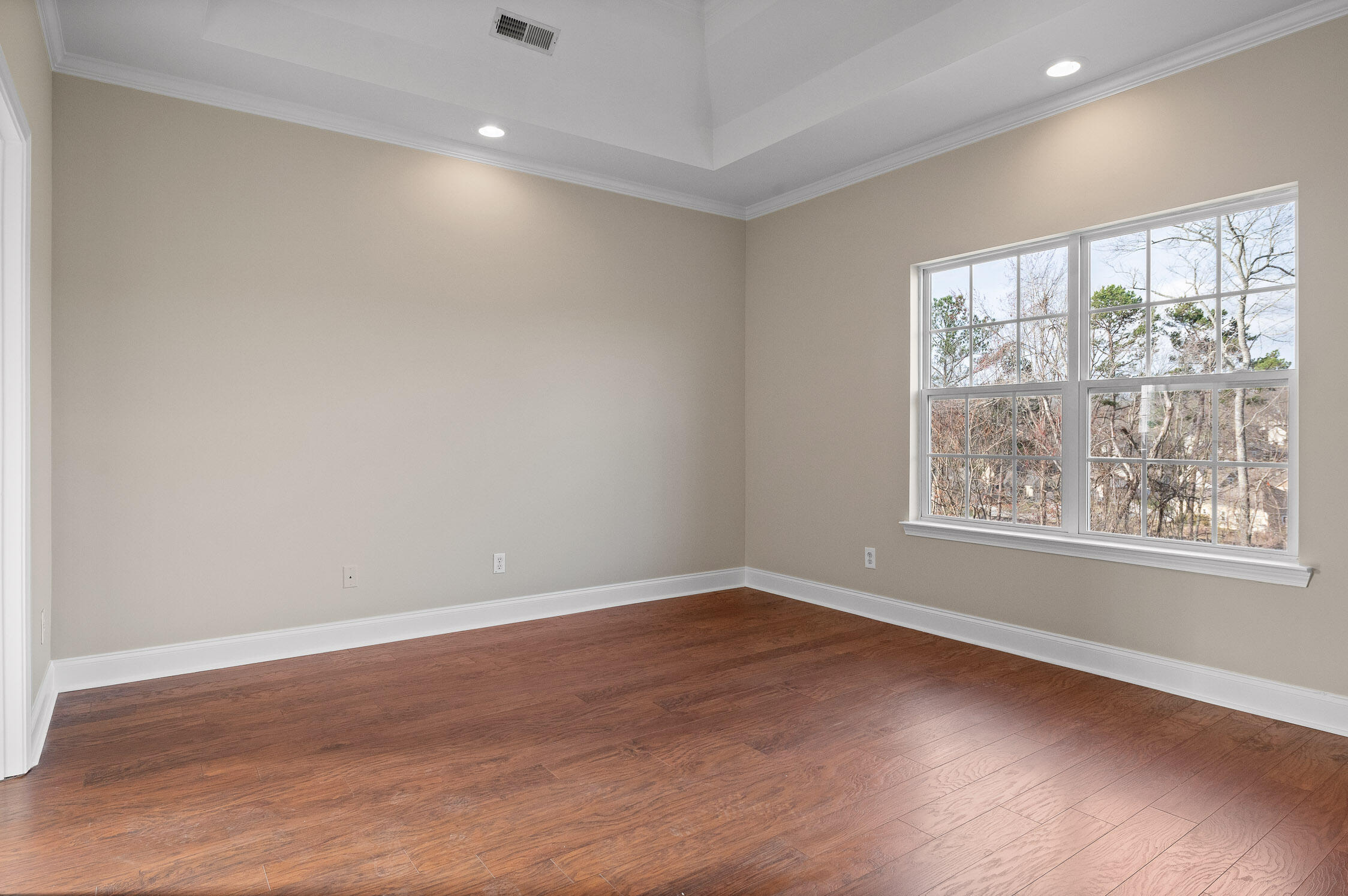 Chattanooga, Tennessee 37421, United States, 5 Bedrooms Bedrooms, ,3 BathroomsBathrooms,Residential,Active,82495