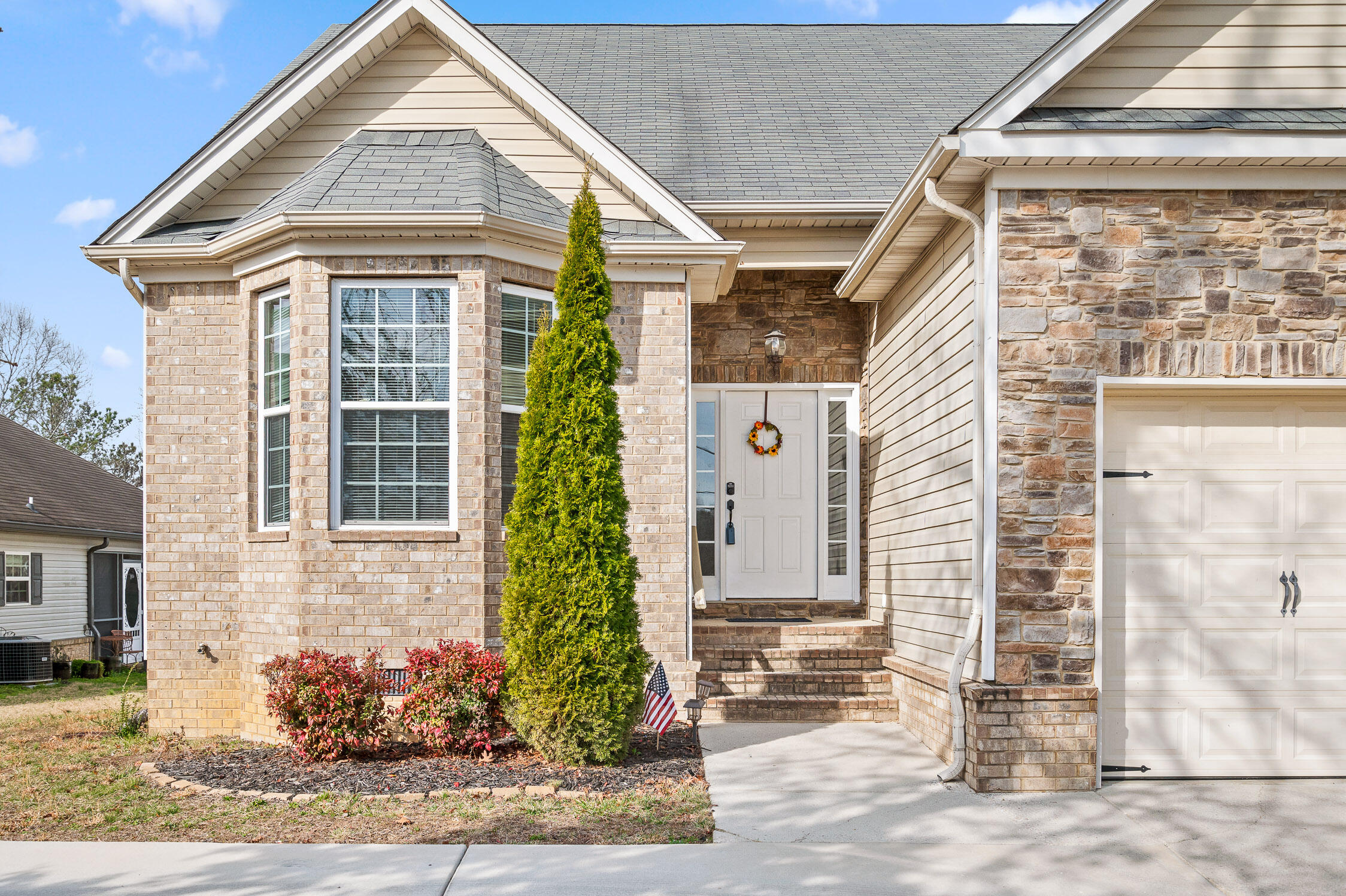 Chattanooga, Tennessee 37421, United States, 5 Bedrooms Bedrooms, ,3 BathroomsBathrooms,Residential,Active,82495