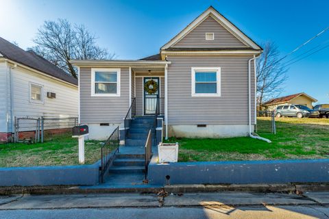 Photo of 1908 Cleveland Avenue, Chattanooga, TN 37404 (MLS # 1525784)