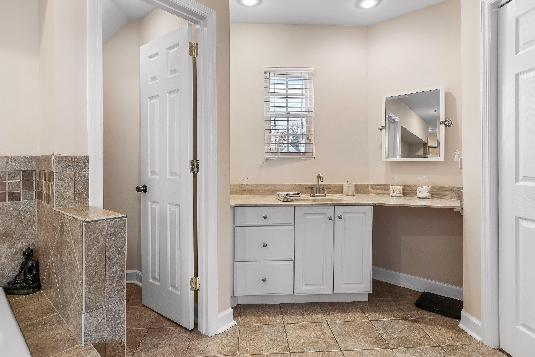 Chattanooga, Tennessee 37421, United States, 4 Bedrooms Bedrooms, ,3 BathroomsBathrooms,Residential,Active,25022