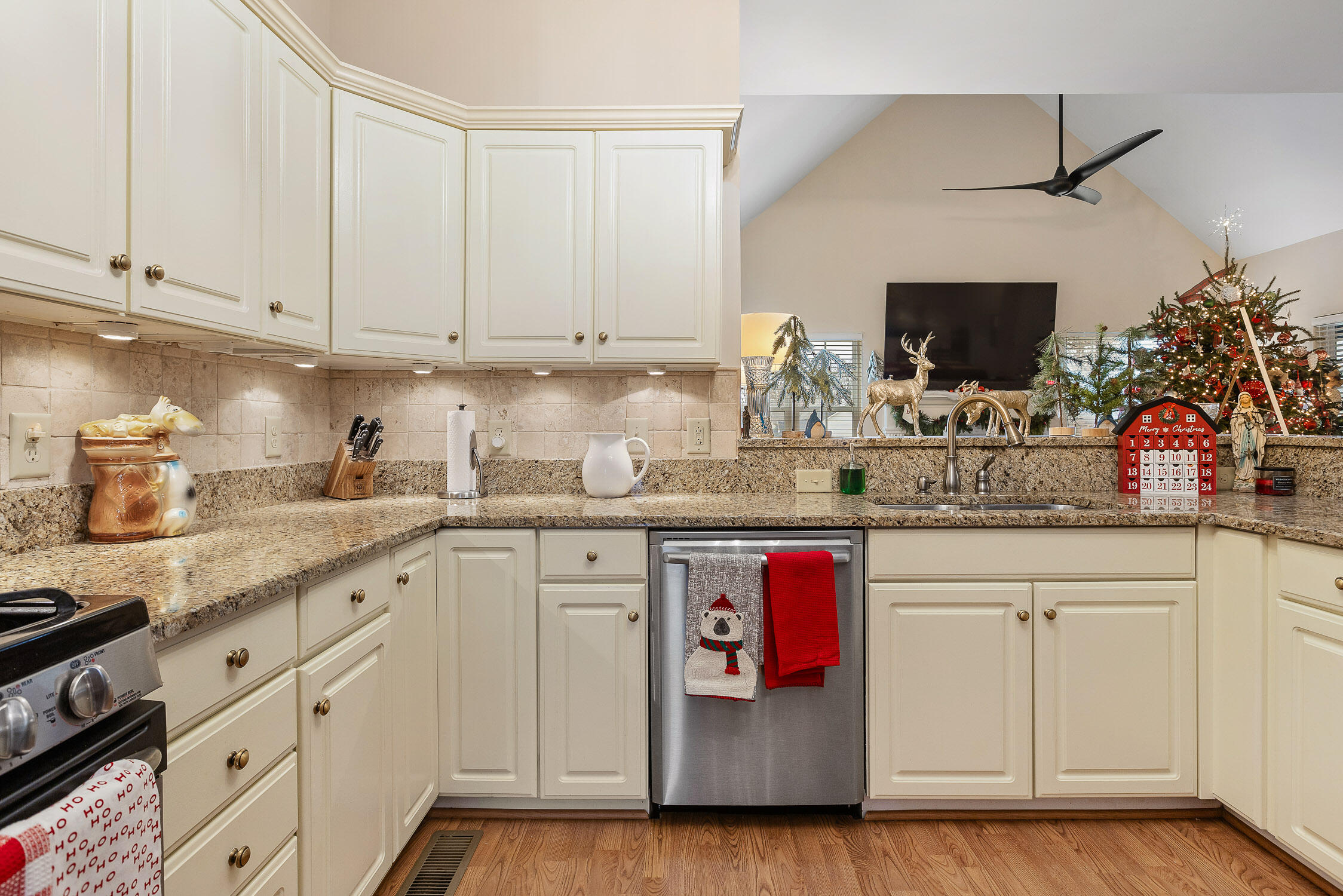 Chattanooga, Tennessee 37421, United States, 4 Bedrooms Bedrooms, ,3 BathroomsBathrooms,Residential,Active,25022