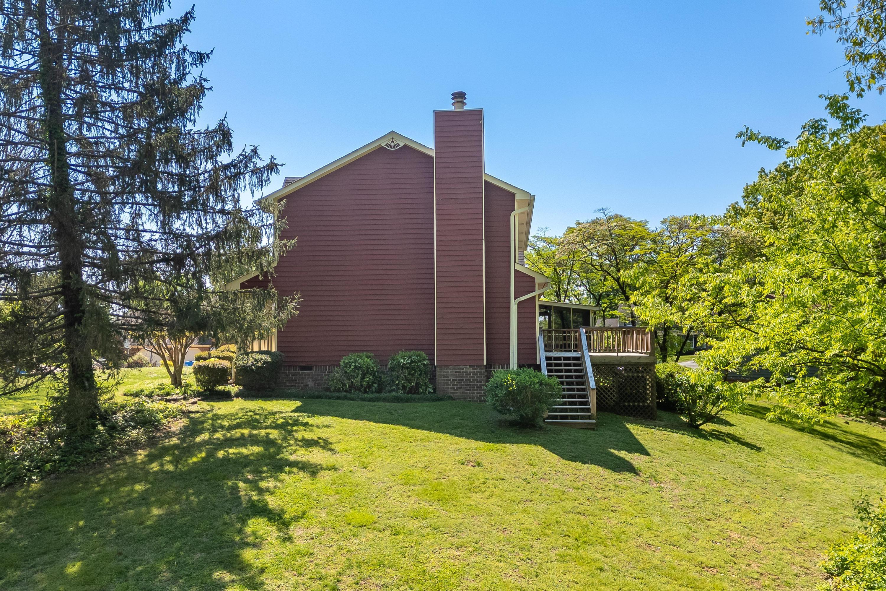 1905 Woods View Court