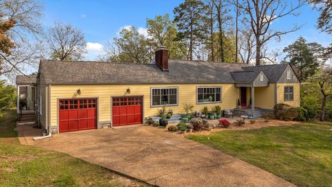 Homes For Sale - 204 Hilltop Drive<br/> Chattanooga, TN 37411