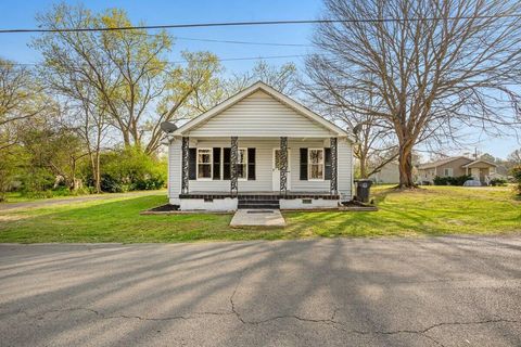 Photo of 605 Thornton Street, LaFayette, GA 30728 (MLS # 1531130)