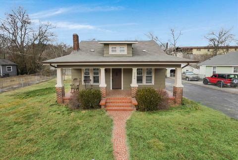 Photo of 2109 Lyndon Avenue, Chattanooga, TN 37415 (MLS # 1528356)