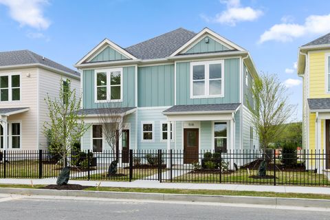 Photo of 580 W 35th Street, Chattanooga, TN 37410 (MLS # 1532066) Photo of 580 W 35th Street, Chattanooga, TN 37410 (MLS # 1532066)