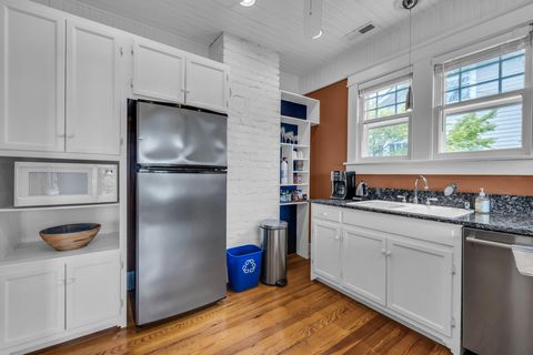 Tiny photo for 212 Jarnigan Avenue, Chattanooga, TN 37405 (MLS # 1529055)