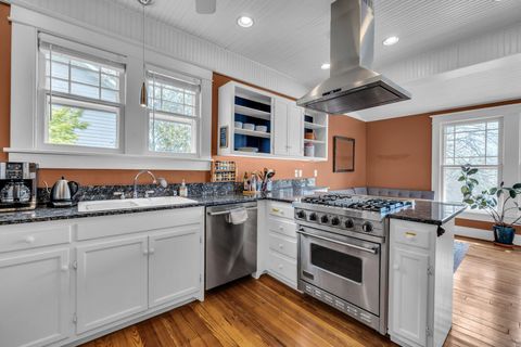 Tiny photo for 212 Jarnigan Avenue, Chattanooga, TN 37405 (MLS # 1529055)