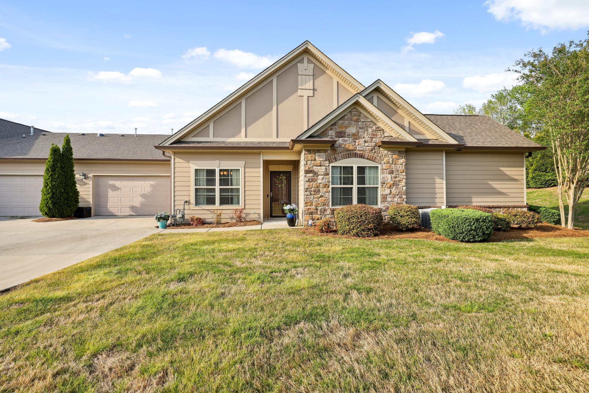1660 Sedgefield Drive, Ooltewah, Tennessee image 1